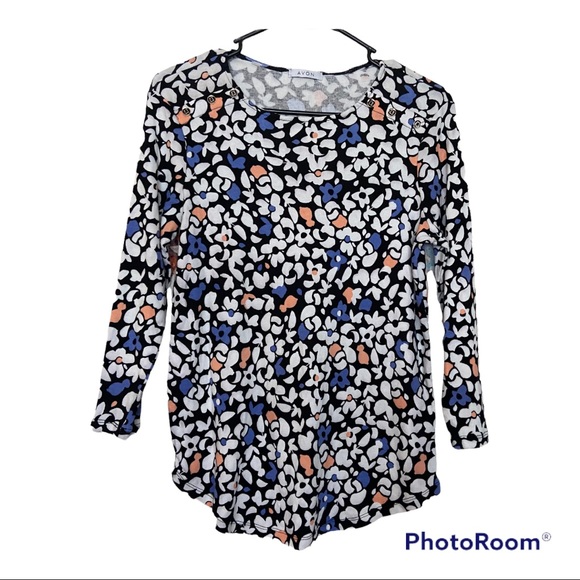 Avon Tops - 🖤Avon Floral Long-sleeved Tee w/ button details 3/$15